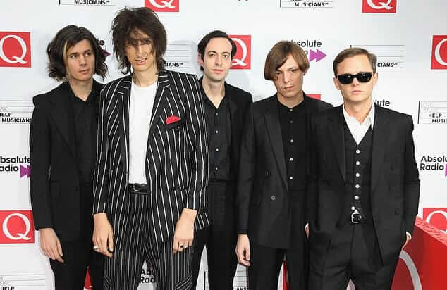 The Horrors, в состав которой входят Фэрис Бэдван, Джошуа Хейворд, Рис Уэбб и Джордан Кук, снова собрались вместе (на фото с бывшим участником Джозефом Спердженом).