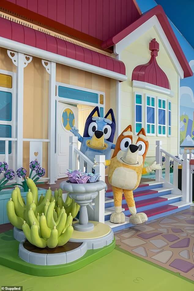 Поклонники Bluey по всей Австралии и по всему миру с нетерпением ждут открытия Bluey's World Brisbane в следующем месяце (на фото).