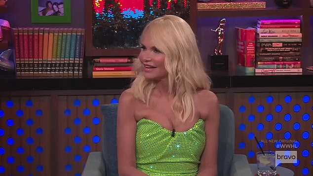 В четверг в программе Watch What Happens Live Энди Коэн случайно рассказал, что его гостья Кристен Ченовет сыграла в фильме эпизодическую роль – сюрприз, о котором многие фанаты совершенно не подозревали.