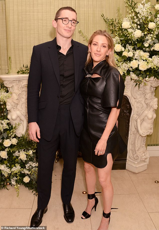 Элли и бывший Каспар [pictured together in 2020] приветствовала сына Артура в апреле 2021 года.