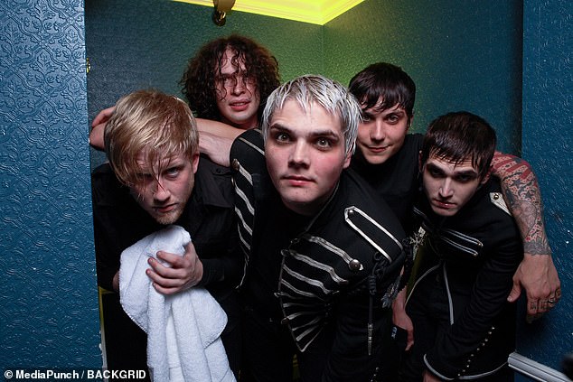 После ухода барабанщика из My Chemical Romance в 2010 году музыканту пришлось нелегко бороться с депрессией и психическим здоровьем.