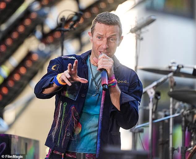 Фронтмен Coldplay Крис Мартин (на снимке) спас маленького мальчика от раздавливания на недавнем концерте группы в Сиднее, а кадры этого момента были опубликованы в социальных сетях.
