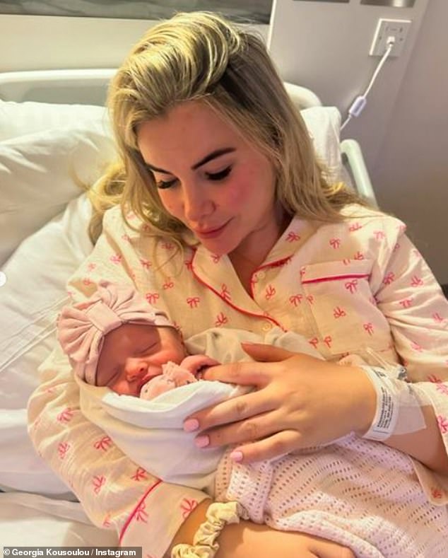 33-летняя бывшая звезда TOWIE поделилась радостной новостью в своем Instagram в воскресенье и раскрыла свое милое имя.