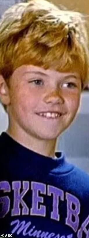 Джеффри в роли Бронсона в сериале «Round the Twist»