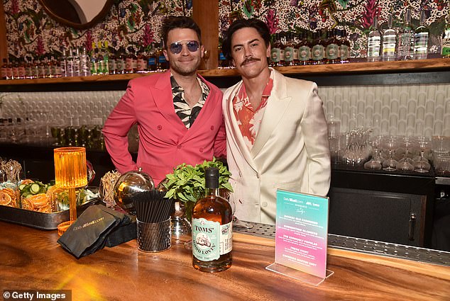 Всего через два года после официального открытия Schwartz & Sandy's закрывается.