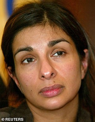 Шобна, как известно, играла Суниту Алахан с 2001 по 2006 год, а затем еще раз с 2009 по 2013 год.