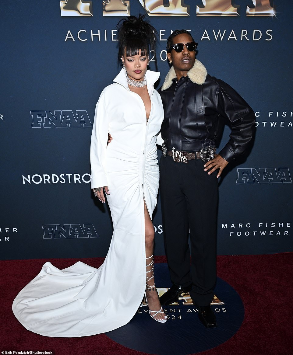 К гламурной миллиардерше присоединился ее парень-рэпер A$AP Rocky, 35 лет.
