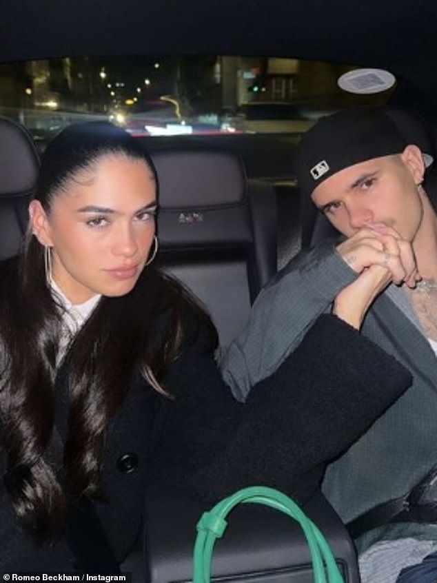 Ромео и Ким стали официальными лицами Instagram в прошлом месяце, и Ромео, кажется, одержим Ким, когда он с милым щелчком взялся за свою историю.