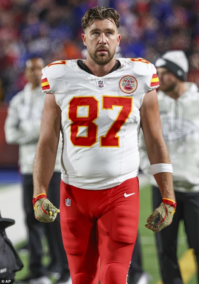 В частности, Трэвису предстоит выездная игра в воскресенье, 15 декабря, где он встретится с «Кливленд Браунс», но у него все еще есть планы сделать этот день важным для певца и автора песен; видели в Нью-Йорке в ноябре