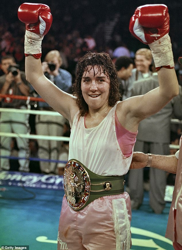 Мартин изображена в 1996 году во время ее боксерских дней на арене MGM Grand Garden Arena в Раю, штат Невада.