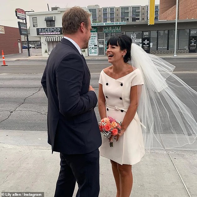 С момента женитьбы в сентябре 2020 года, во время первой волны Covid-19, Дэвид взял на себя роль отчима двух дочерей Лили.