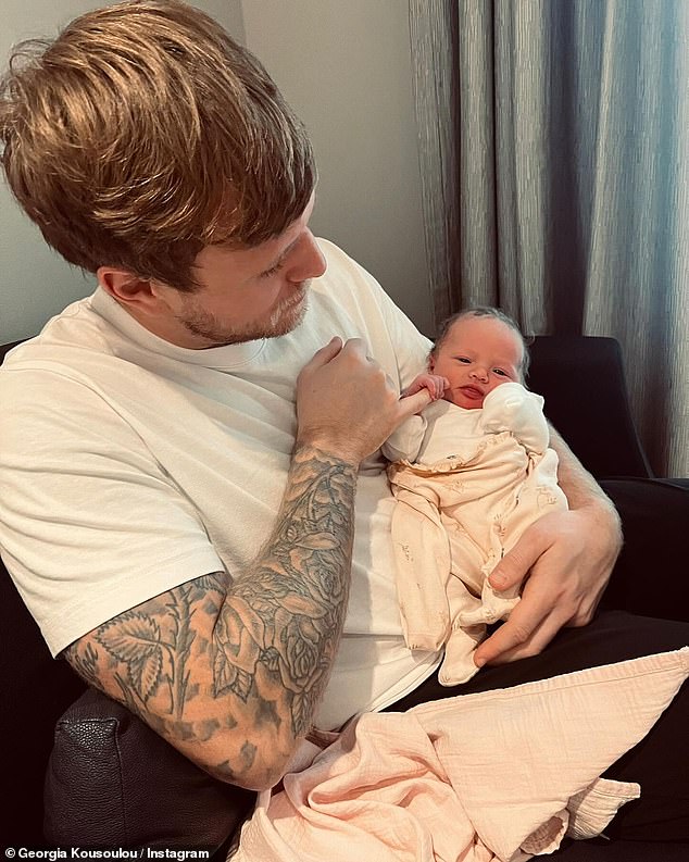Бывшая звезда TOWIE родила второго ребенка от своего мужа Томми Маллета, 31 года, в прошлом месяце.