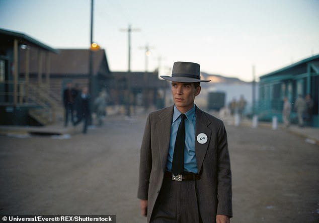 Оппенгеймер впервые получил премию «Оскар» за лучший фильм и премию BAFTA за лучший фильм.