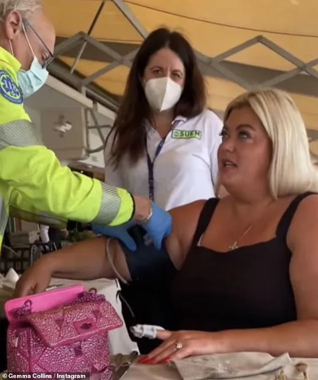 TOWIE изо всех сил пыталась говорить, поскольку ее язык опух из-за аллергической реакции, прежде чем Рами вызвал скорую помощь.