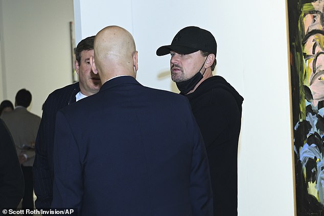 Леонардо Ди Каприо посетил день VIP-превью Art Basel в Майами-Бич, Флорида, в четверг.