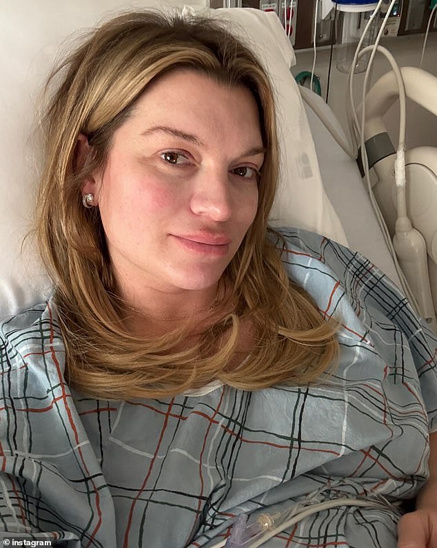 Линдси Хаббард рассказала, что она находится в процессе выяснения своей жизненной ситуации со своим парнем после того, как родила их первого ребенка. 38-летняя ведущая реалити-шоу пояснила, что, хотя они и не живут вместе, они всегда вместе.