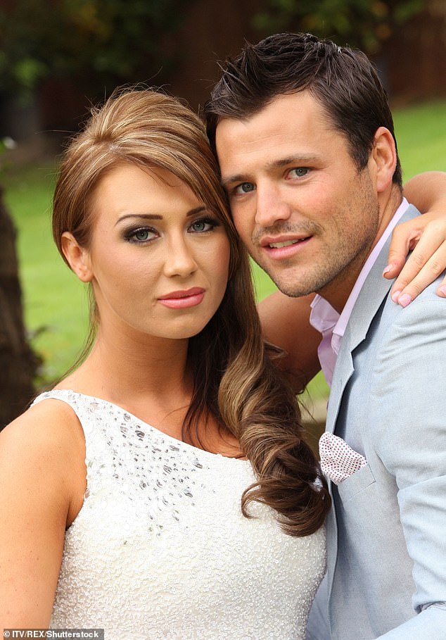 У бывшей звезды TOWIE были десятилетние отношения с коллегой по фильму Марком до 2012 года, и теперь она расстроена тем, что ее «оставили позади»; на фото 2011 год