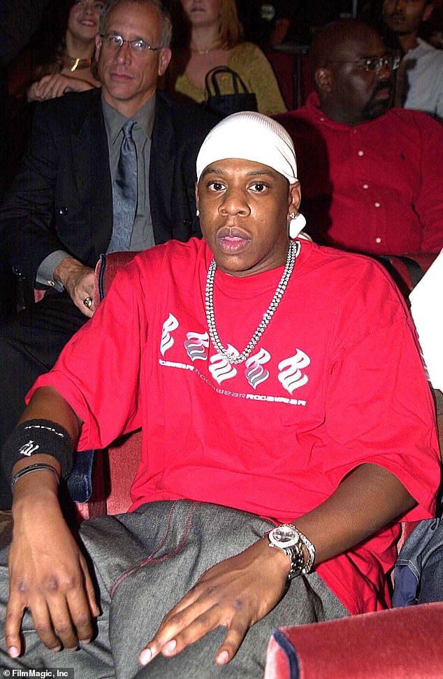 Джей-Зи на фото во время церемонии вручения наград MTV Video Music Awards 2000 года в Radio City Music Hall в Нью-Йорке, события, которое его обвинитель назвала в юридических документах предшествовавшим ее нападению.