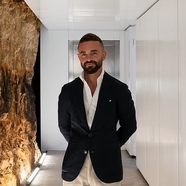 Гуру недвижимости Luxe Listings Гэвин Рубинштейн (на фото) на прошлой неделе одержал крупную победу в сфере недвижимости, продав великолепный дом на набережной в Сиднее за 11,56 миллиона долларов.