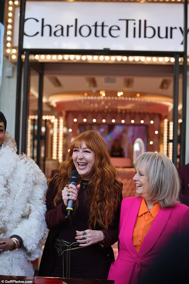 Они выглядели так, будто отлично провели время на мероприятии.