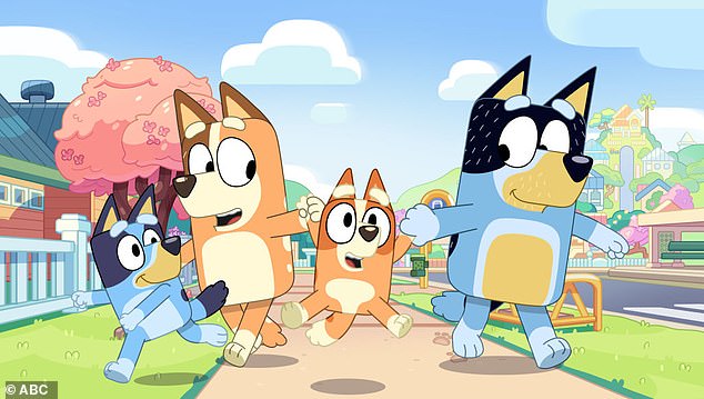 Фильм Bluey был анонсирован в прошлом месяце BBC Studios и Walt Disney Company, а сценаристом и режиссером фильма стал Джо Брамм. На фото: Семья Хилер из Блуи.