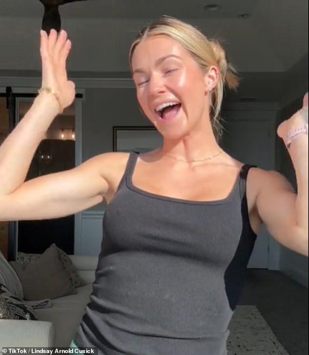 Пользователи социальных сетей и знаменитости пришли в раздел комментариев, чтобы высказать свое мнение о новом обновлении после ее операции