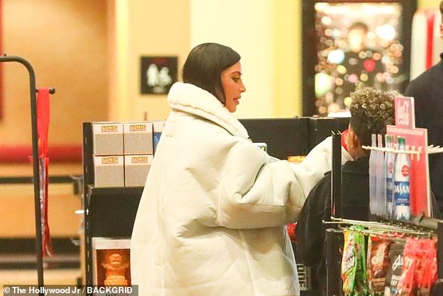 В прошлом году источник сообщил The Sun, что Уэст выставляет Цензори в откровенных нарядах, чтобы отомстить Ким.