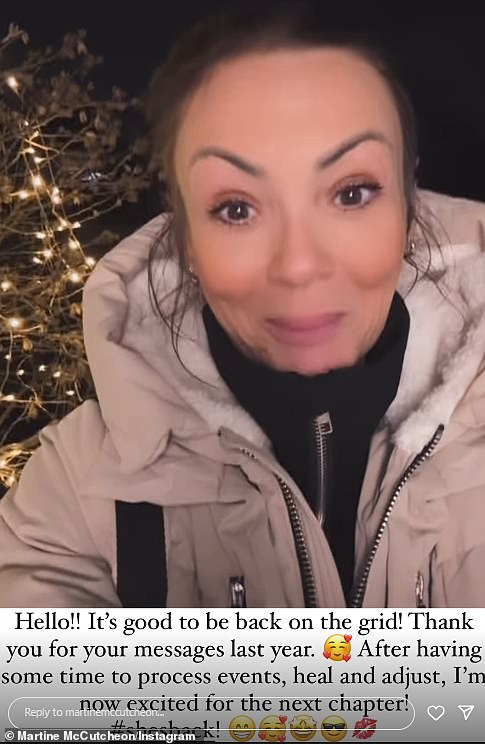 Закутавшись в огромное зимнее пальто, актриса Holiday призналась в откровенном видео, что взяла паузу в своих аккаунтах, чтобы 