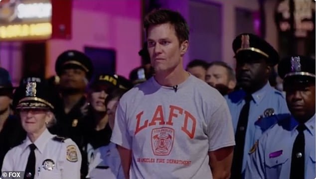 Том Брэди, бывший квотербек New England Patriots, и Майкл Страхан также появились в трибьюте, который представил трансляцию