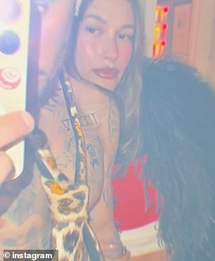 В пятницу Джастин выложил множество снимков из фотобудки, которые он озаглавил следующим образом: 