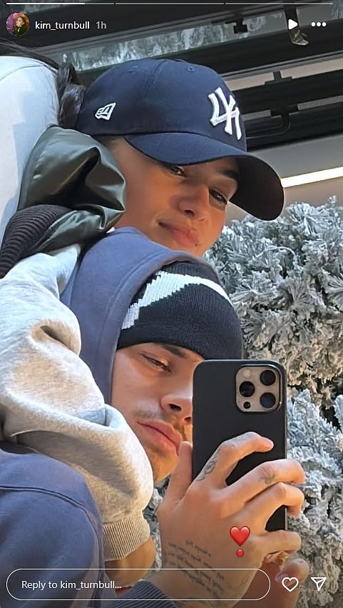 Ким также запечатлела их День святого Валентина на своей странице в Instagram Stories.