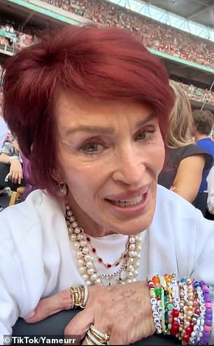 В августе даже Шэрон Осборн воссоздала культовый момент X Factor, посетив шоу Тейлор Свифт в Лондоне.
