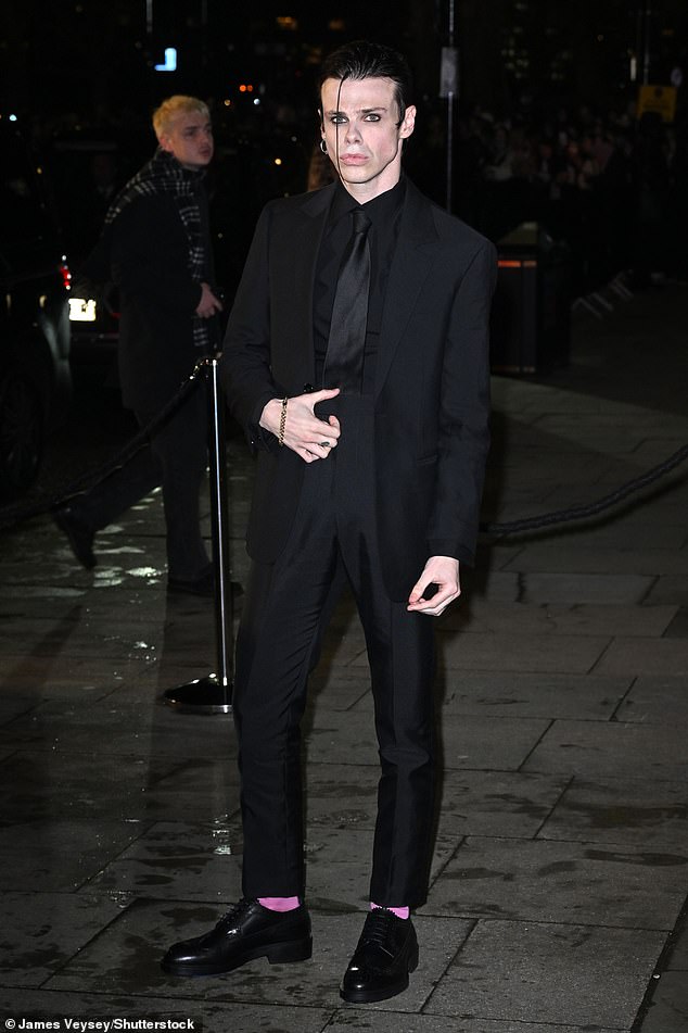 YUNGBLUD на показе Burberry