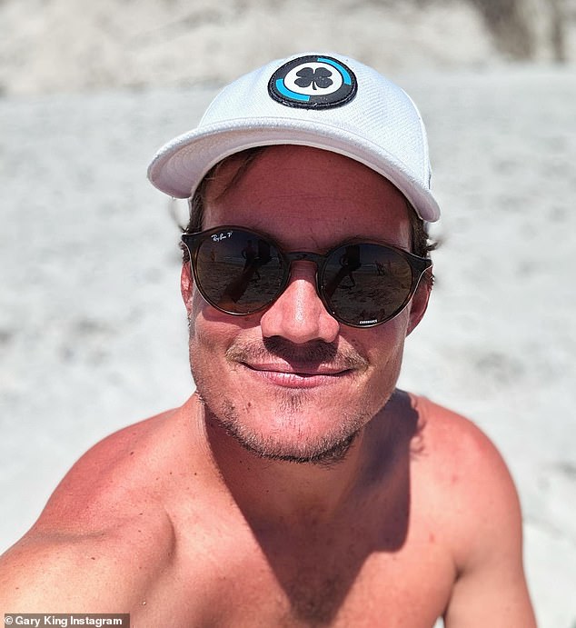 Кто же этот загадочный участник шоу Below Deck Sailing Yacht? Это не кто иной, как первый офицер Гэри Кинг, который участвует в шоу со второго сезона.