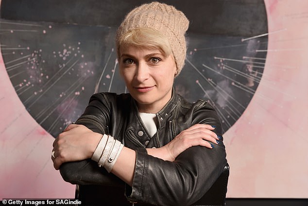 66-летний актер Болдуин направил пистолет на кинооператора Халину Хатчинс (на фото 2019 года) во время репетиции на съемочной площадке, когда револьвер выстрелил, убив ее в 2021 году.