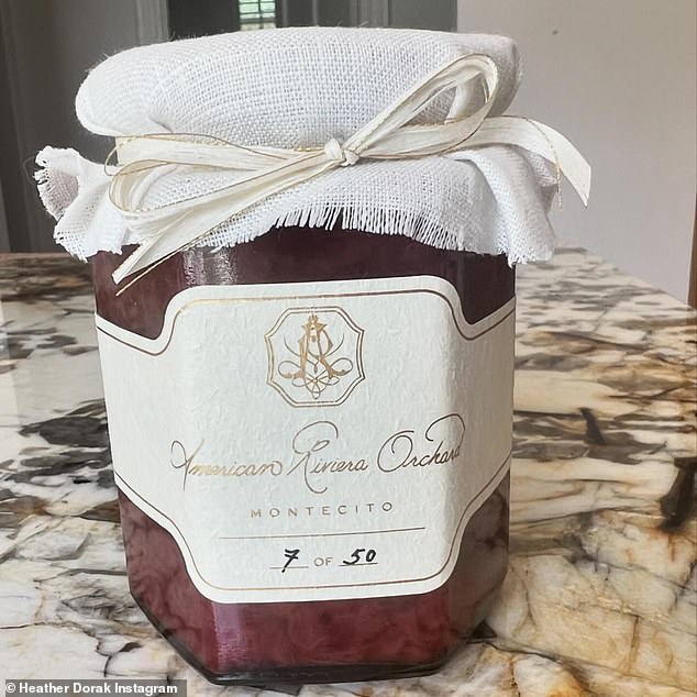 Герцогиня будет предлагать ряд продуктов под брендом American Riviera Orchard, и, по словам источника Netflix, в него войдут джем, мед и оливковое масло.