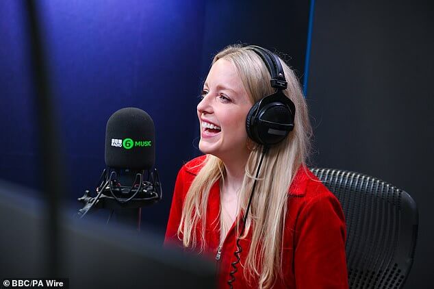 Лорен Лаверн вернулась на BBC Radio 6 впервые после того, как в прошлом году ей поставили диагноз