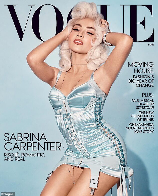 Сабрина Карпентер выглядела невероятно на обложке журнала Vogue за март 2025 года, создав образ в стиле Мэрилин Монро с белыми локонами светлых волос.