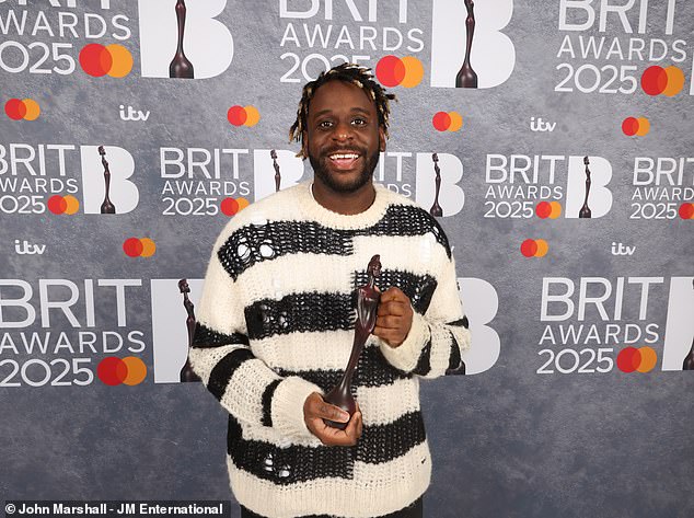 Победитель BRITs Rising Star Майлз Смит также выступит на ежегодном музыкальном мероприятии