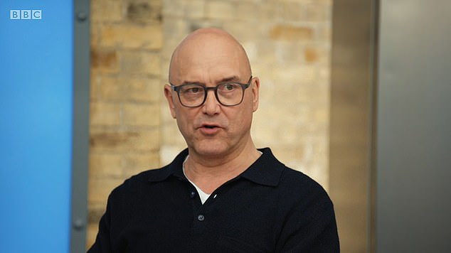 51-летний шеф-повар должен занять эту должность вместе с 59-летним судьей Джоном Тородом после ухода Грегга в прошлом году на фоне расследования его 
