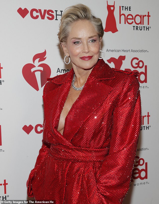 Стоун посетила концерт The American Heart Association's Red Dress Collection Concert 2025 30 января