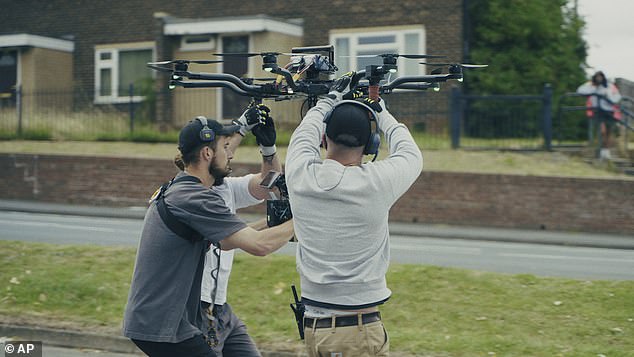 Получивший признание критиков четырехсерийный сериал снят уникальным образом - почти часовыми непрерывными одиночными дублями.