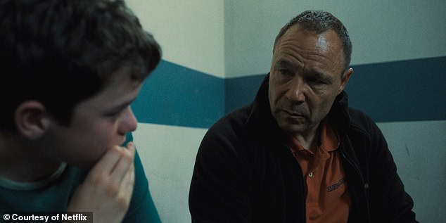 Стивен снова попадает в заголовки газет, поскольку его новое шоу Netflix 