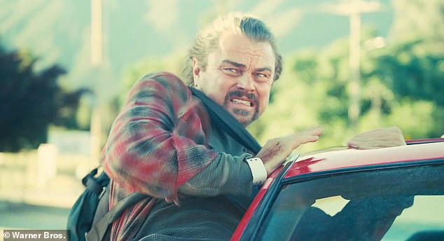 С морщинками на лбу и более полным лицом, фирменное обаяние кинозвезды Ди Каприо остается нетронутым, но в этой роли ощутимо чувствуется возраст и опыт