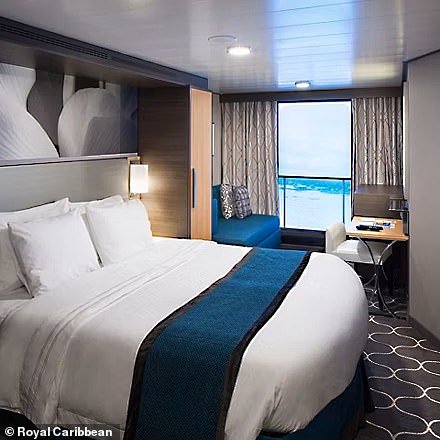 Номер и балкон на судне Explorer of the Seas (на фото)