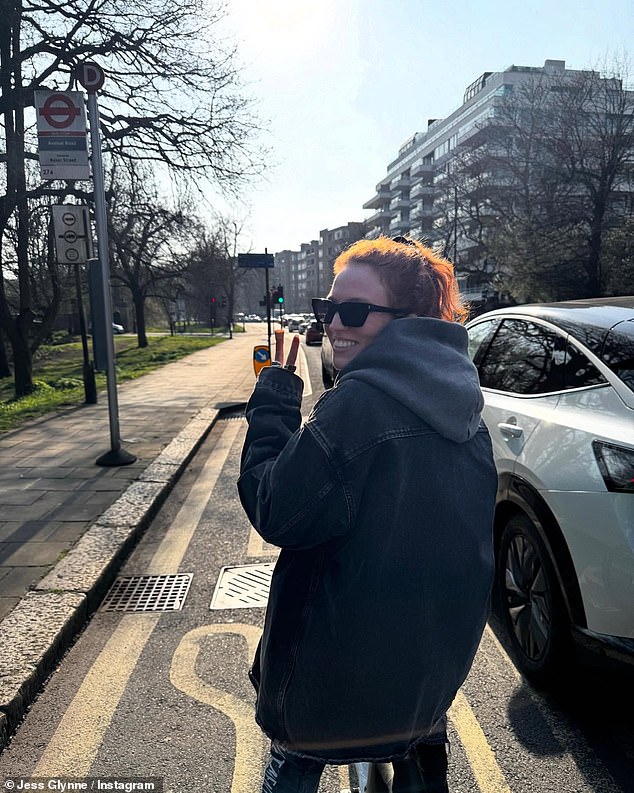 Карусель фотографий она озаглавила: 
